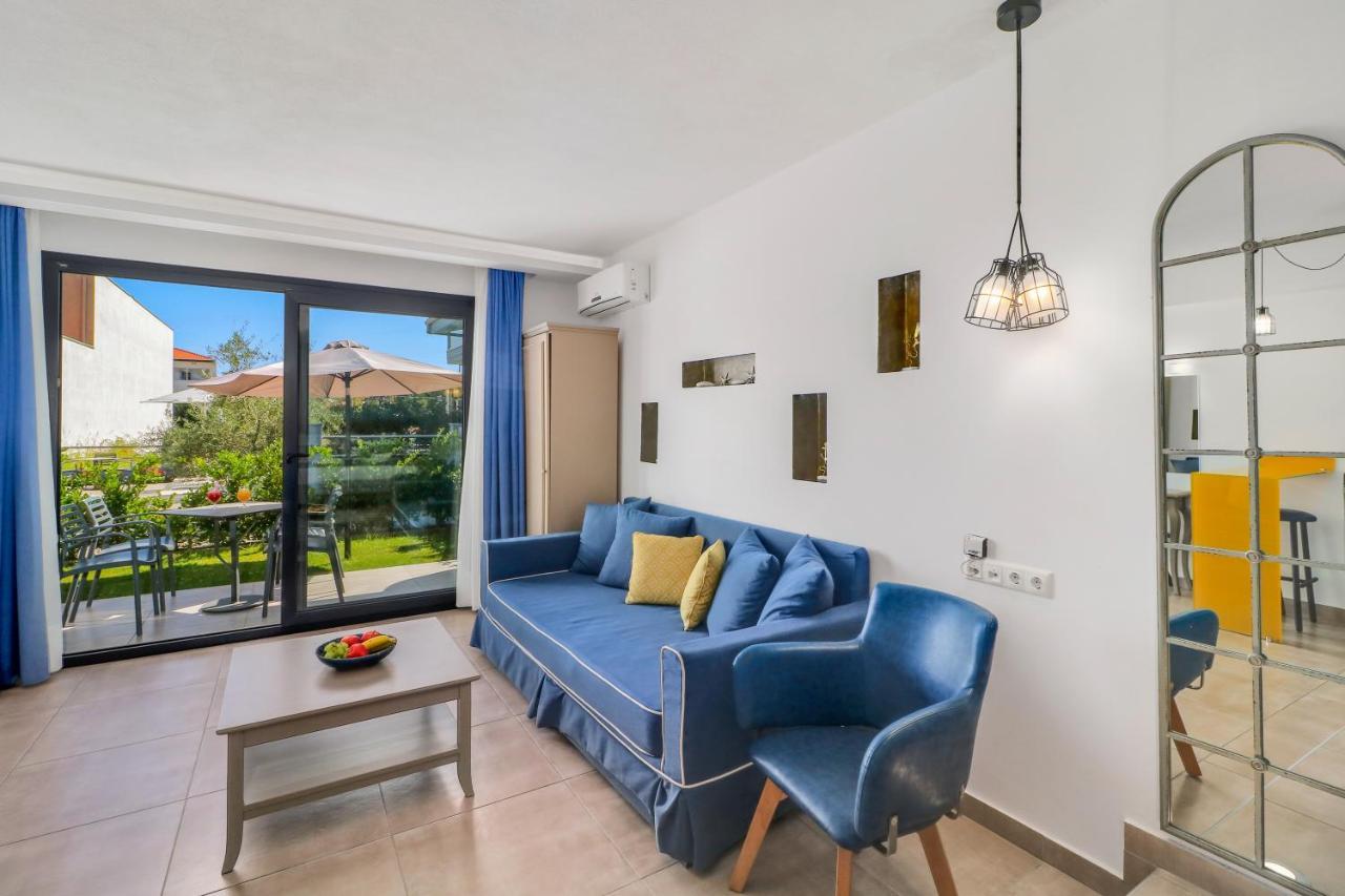 Theros Villas & Suites 克里斯阿穆迪亚 外观 照片
